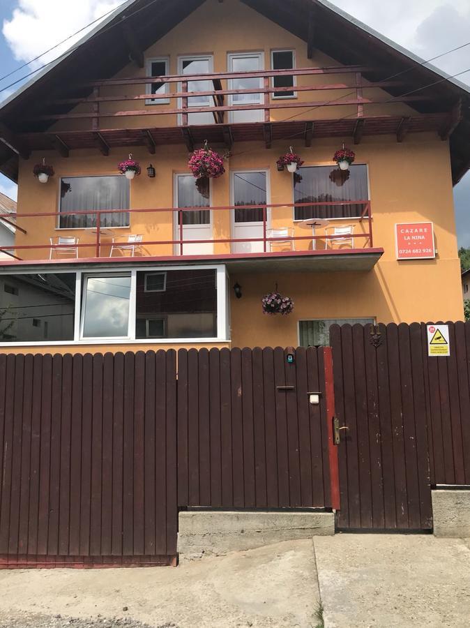 Vila Nina Hotel Azuga Buitenkant foto